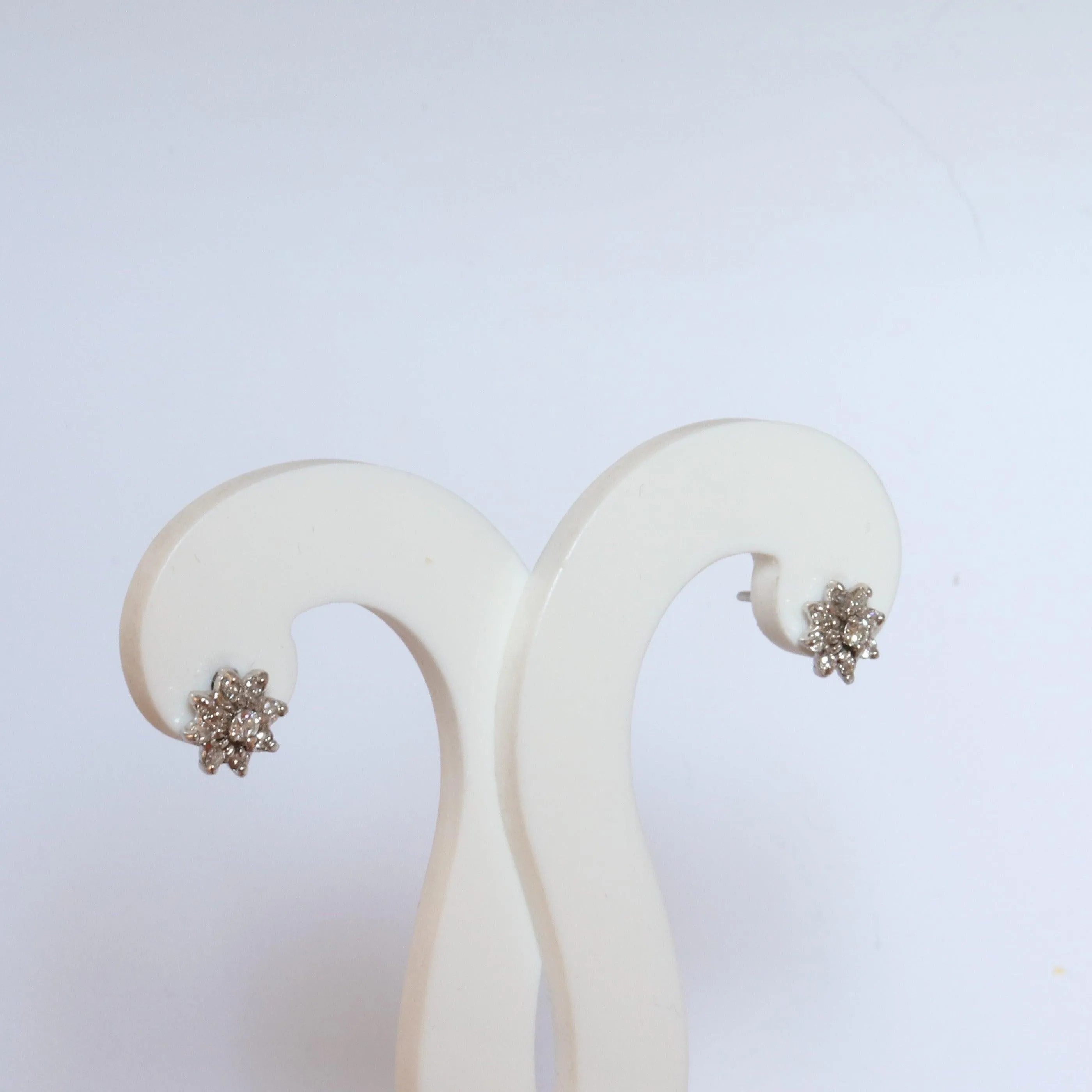 18kt White Gold Cluster Diamond Earrings